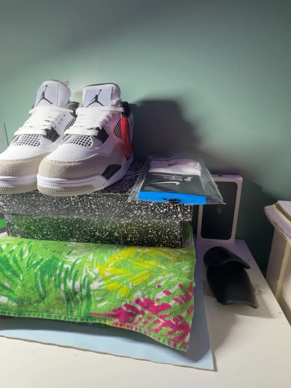Air Jordan 4 “White Cement” 🤍🩶 Size 7